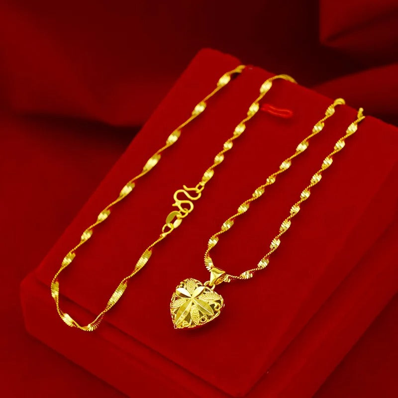 Gold Aura Heart Necklace – قلادة قلب الهالة الذهبية